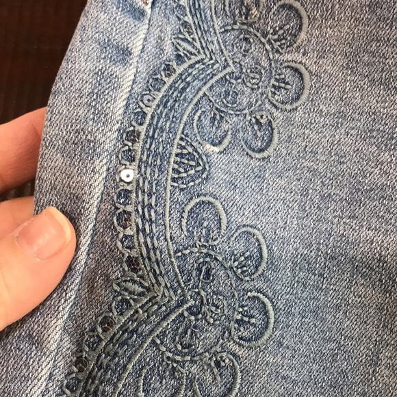 Lane Bryant Size 16 Signature Fit Mid Rise Embroidered Boyfriend Midi Short NICE - Picture 8 of 11